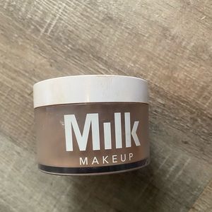 Milk makeup setting powder color translucent deep